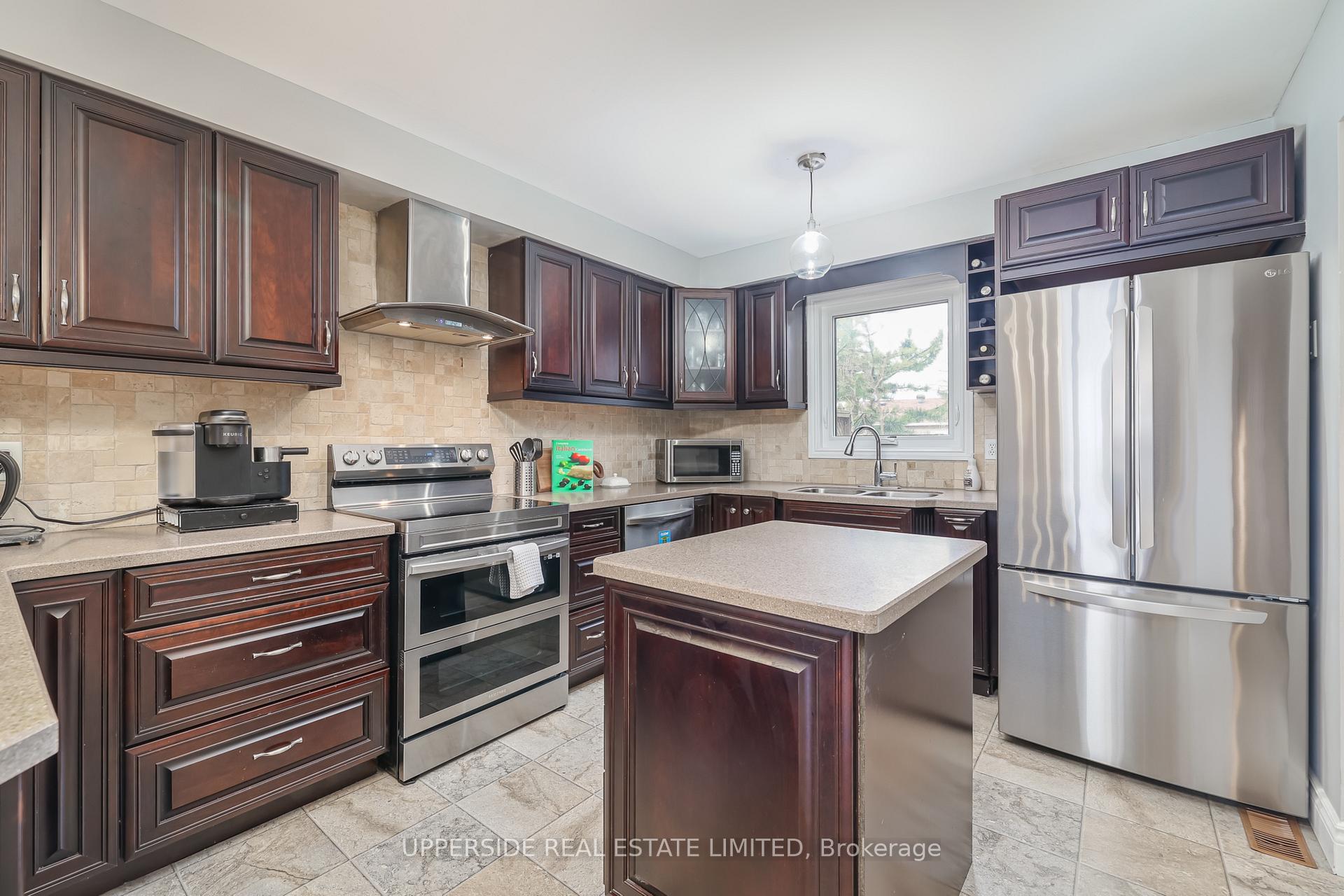 Photo 10 of 69 Janedale Crescent, Whitby, Blue Grass Meadows — HOMEH