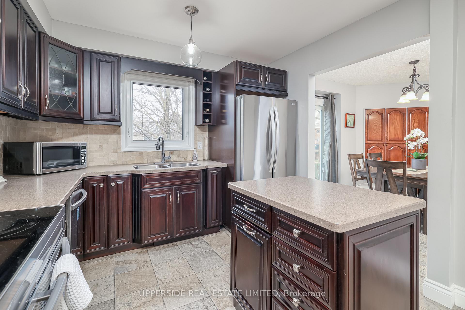 Photo 12 of 69 Janedale Crescent, Whitby, Blue Grass Meadows — HOMEH