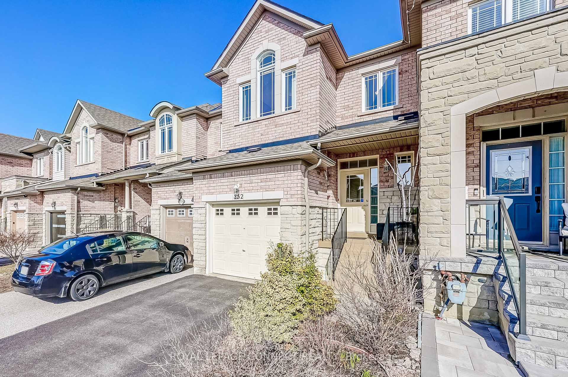 Photo 4 of 352 Strouds Lane, Pickering, Highbush — HOMEH