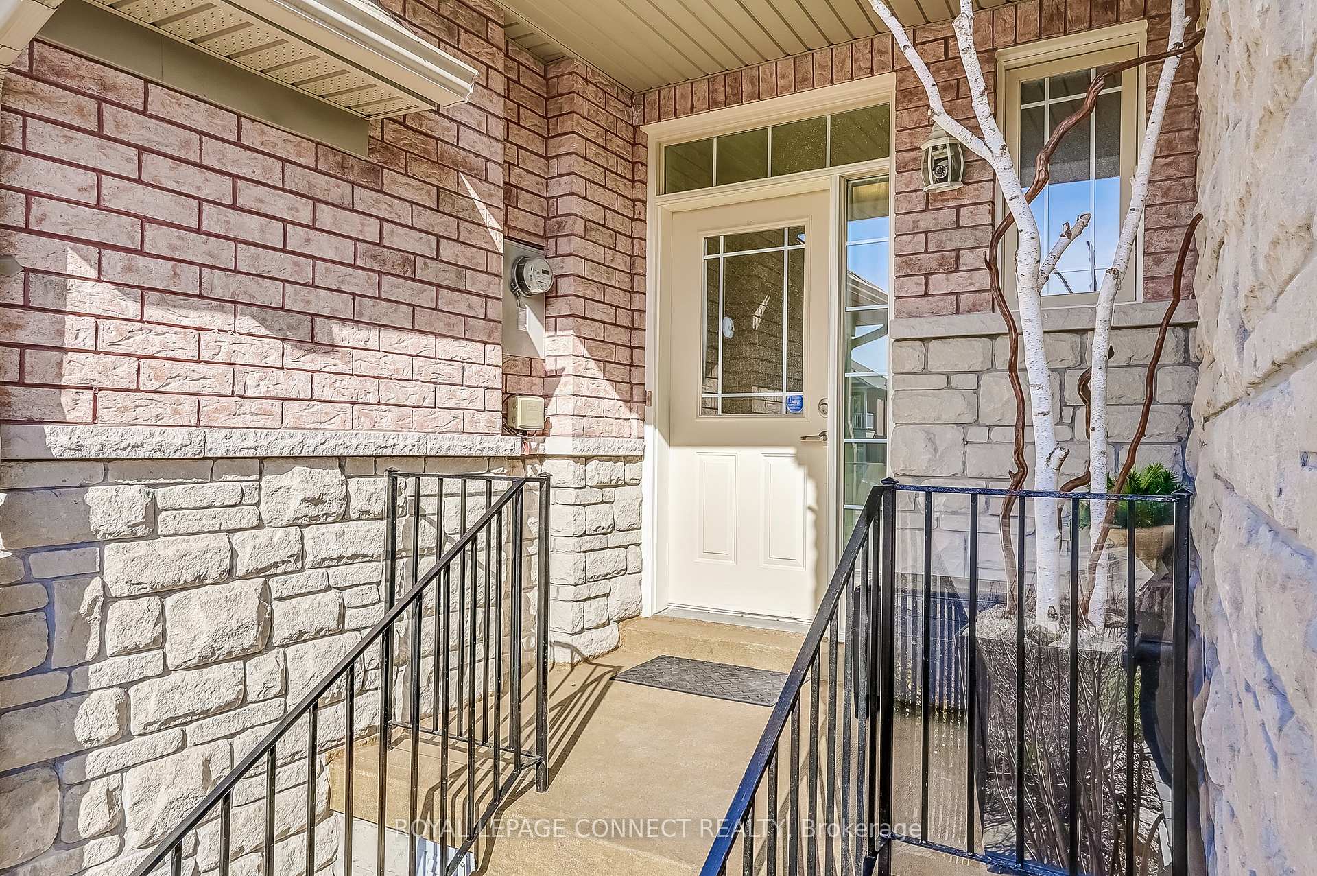 Photo 5 of 352 Strouds Lane, Pickering, Highbush — HOMEH