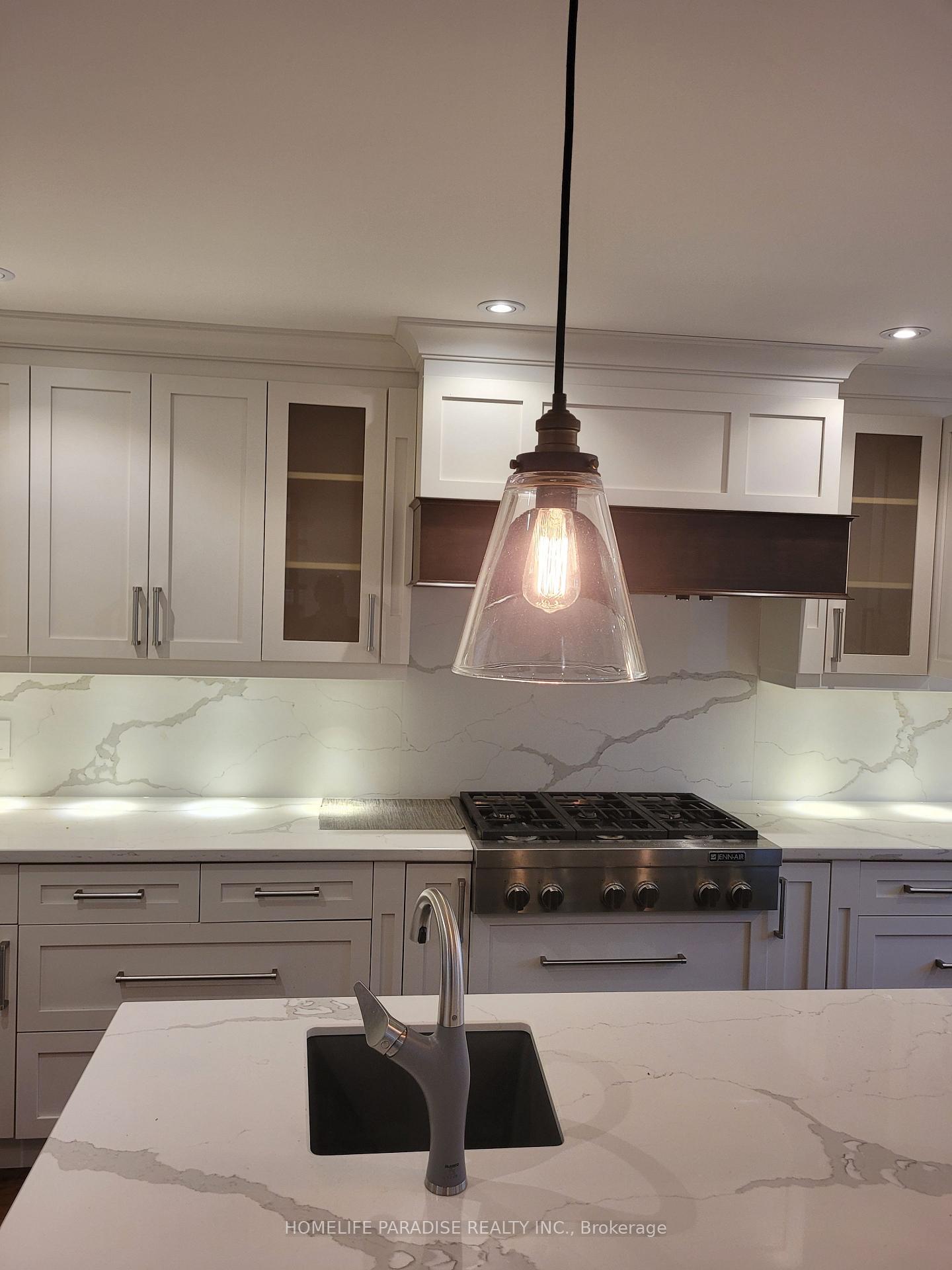 Photo 7 of 46 Mcquarrie Lane, Vaughan, Maple — HOMEH