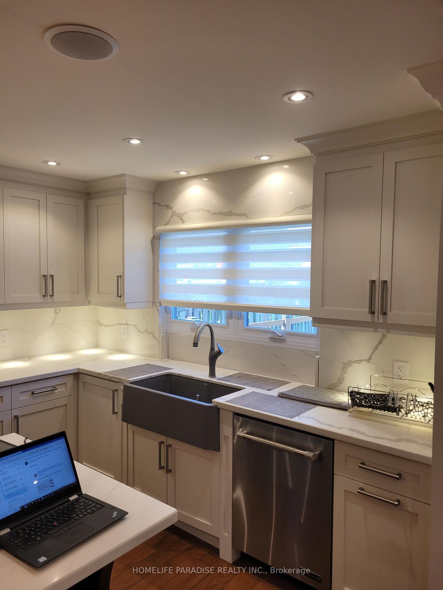 Photo 8 of 46 Mcquarrie Lane, Vaughan, Maple — HOMEH