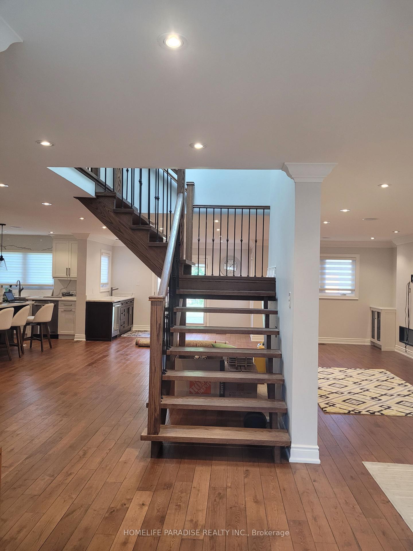 Photo 10 of 46 Mcquarrie Lane, Vaughan, Maple — HOMEH