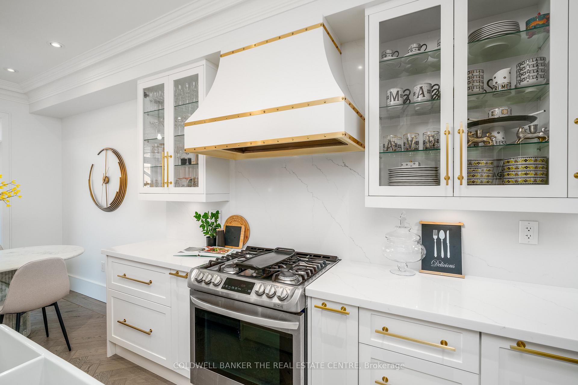 Photo 5 of 3 Aster Drive, Vaughan, Kleinburg — HOMEH