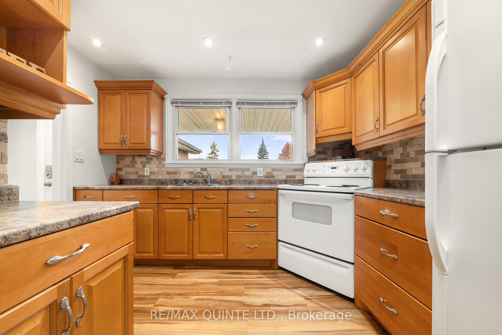 Photo 8 of 94 Hastings Drive, Belleville, Belleville Ward — HOMEH