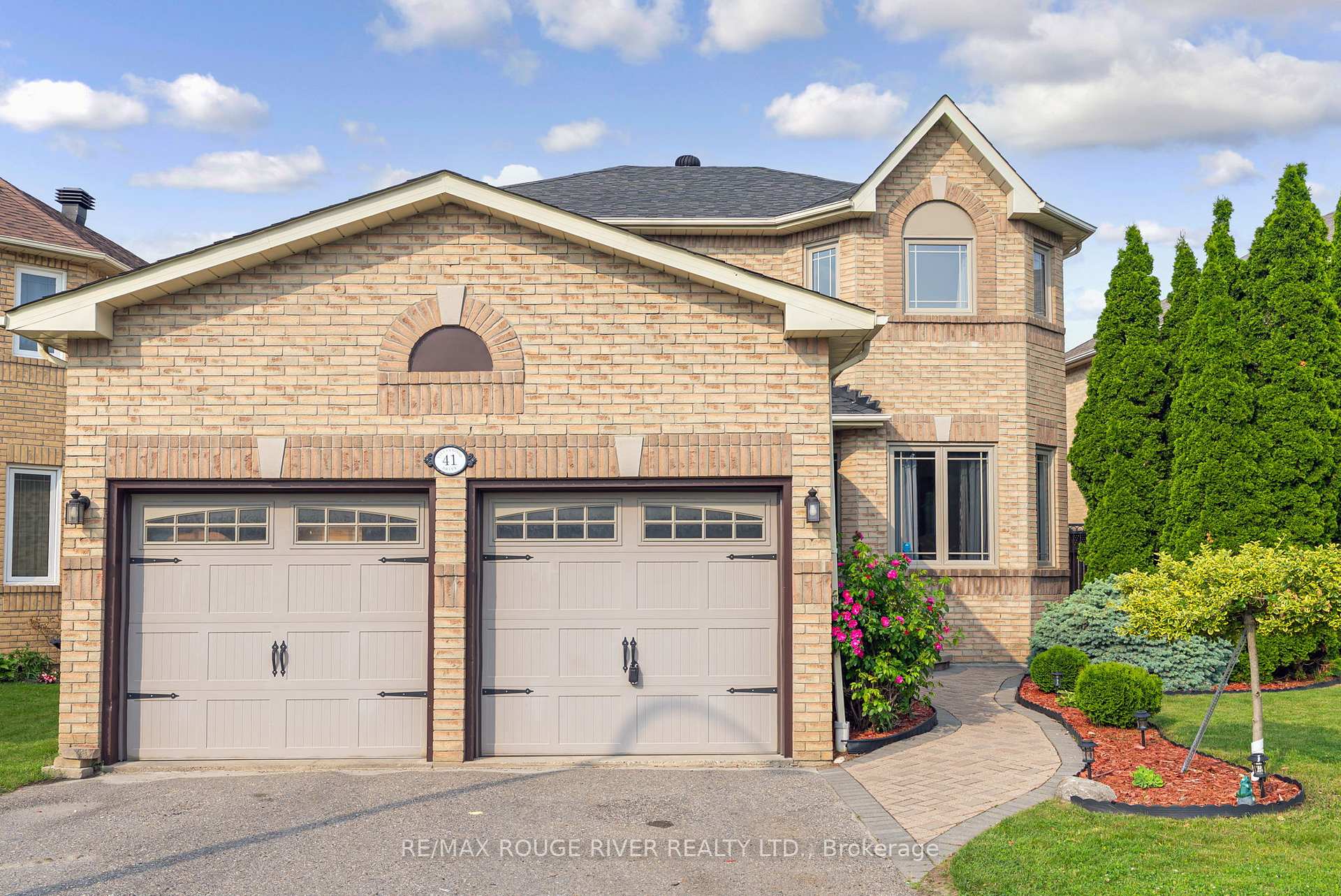 Photo 1 of 41 Valleywood Drive, Whitby, Williamsburg — HOMEH