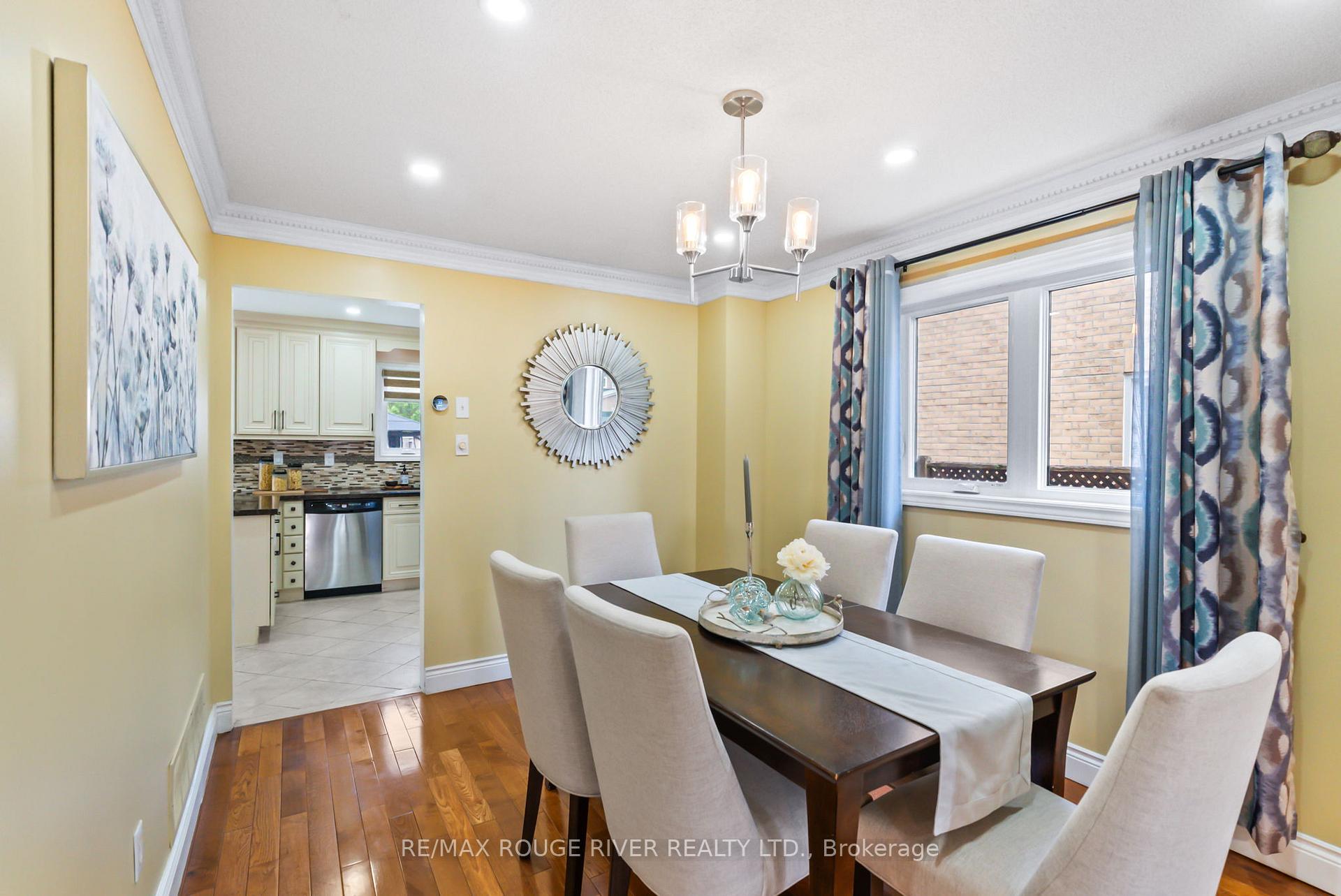 Photo 5 of 41 Valleywood Drive, Whitby, Williamsburg — HOMEH