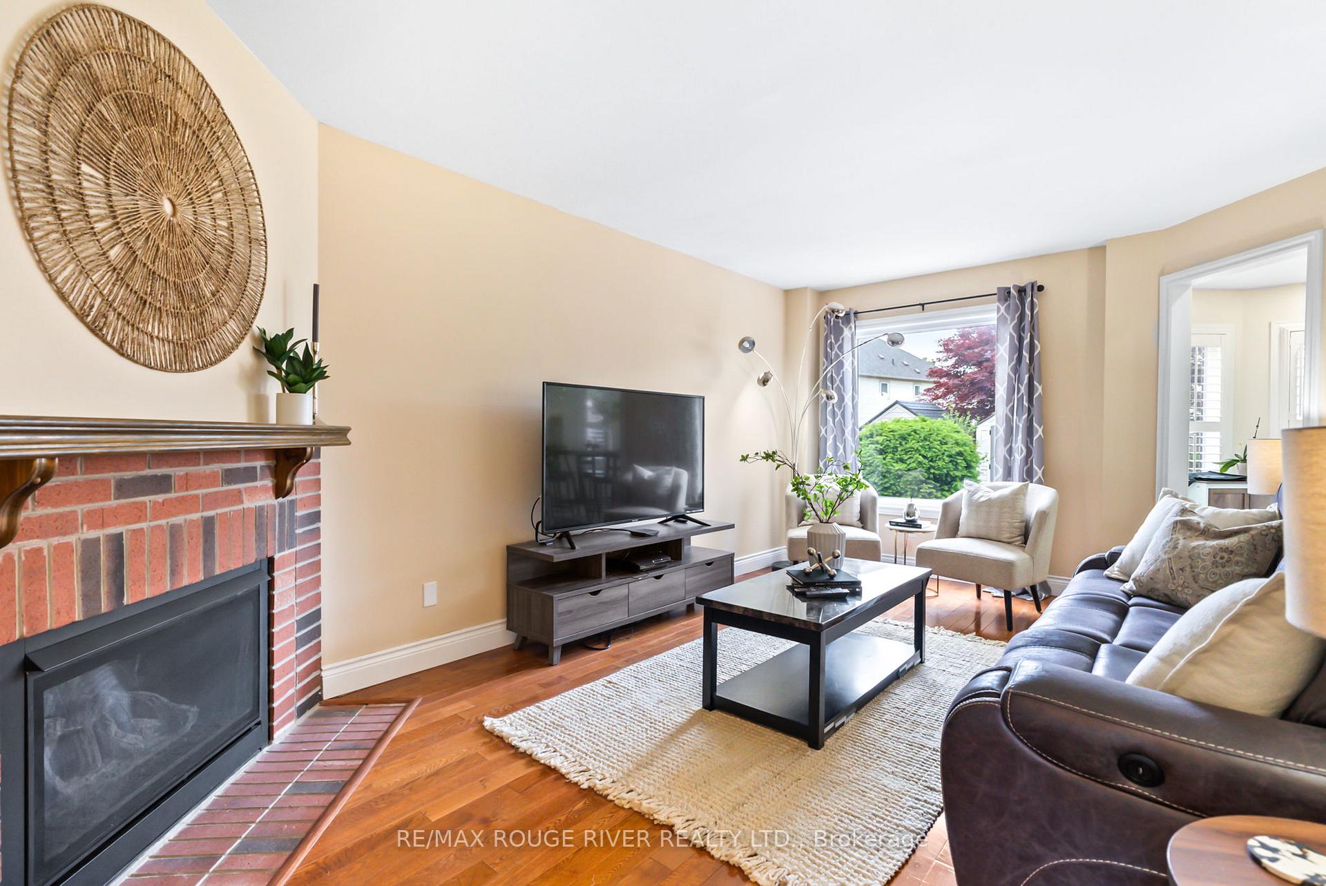 Photo 7 of 41 Valleywood Drive, Whitby, Williamsburg — HOMEH