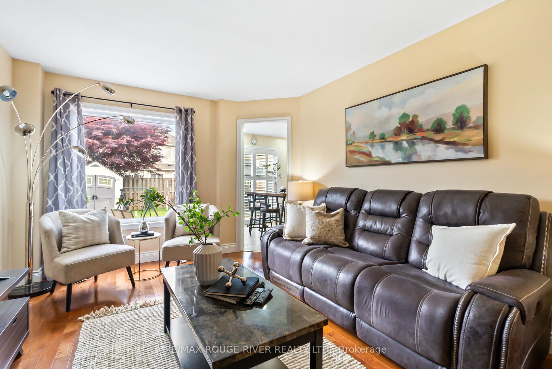 Photo 8 of 41 Valleywood Drive, Whitby, Williamsburg — HOMEH