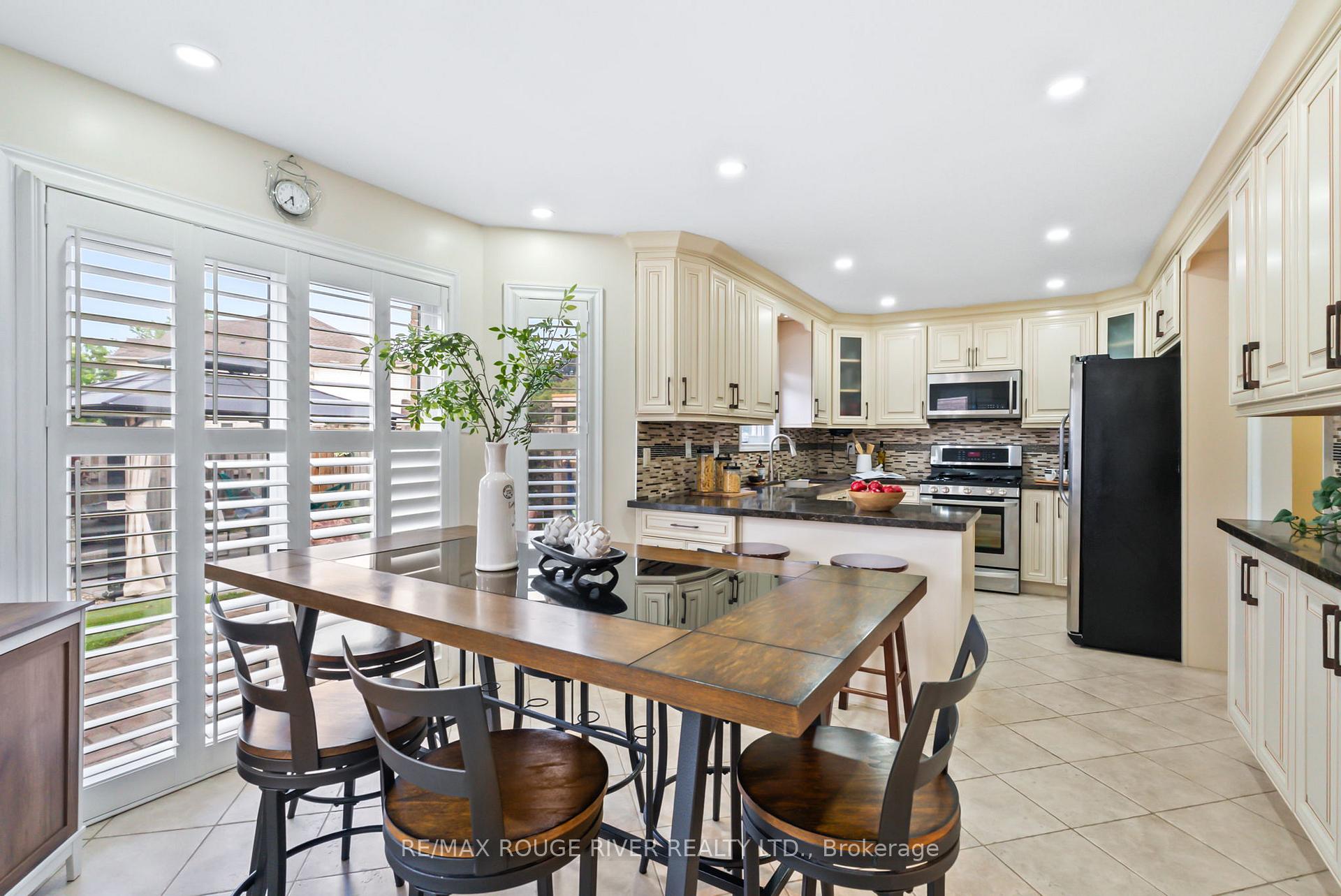 Photo 11 of 41 Valleywood Drive, Whitby, Williamsburg — HOMEH