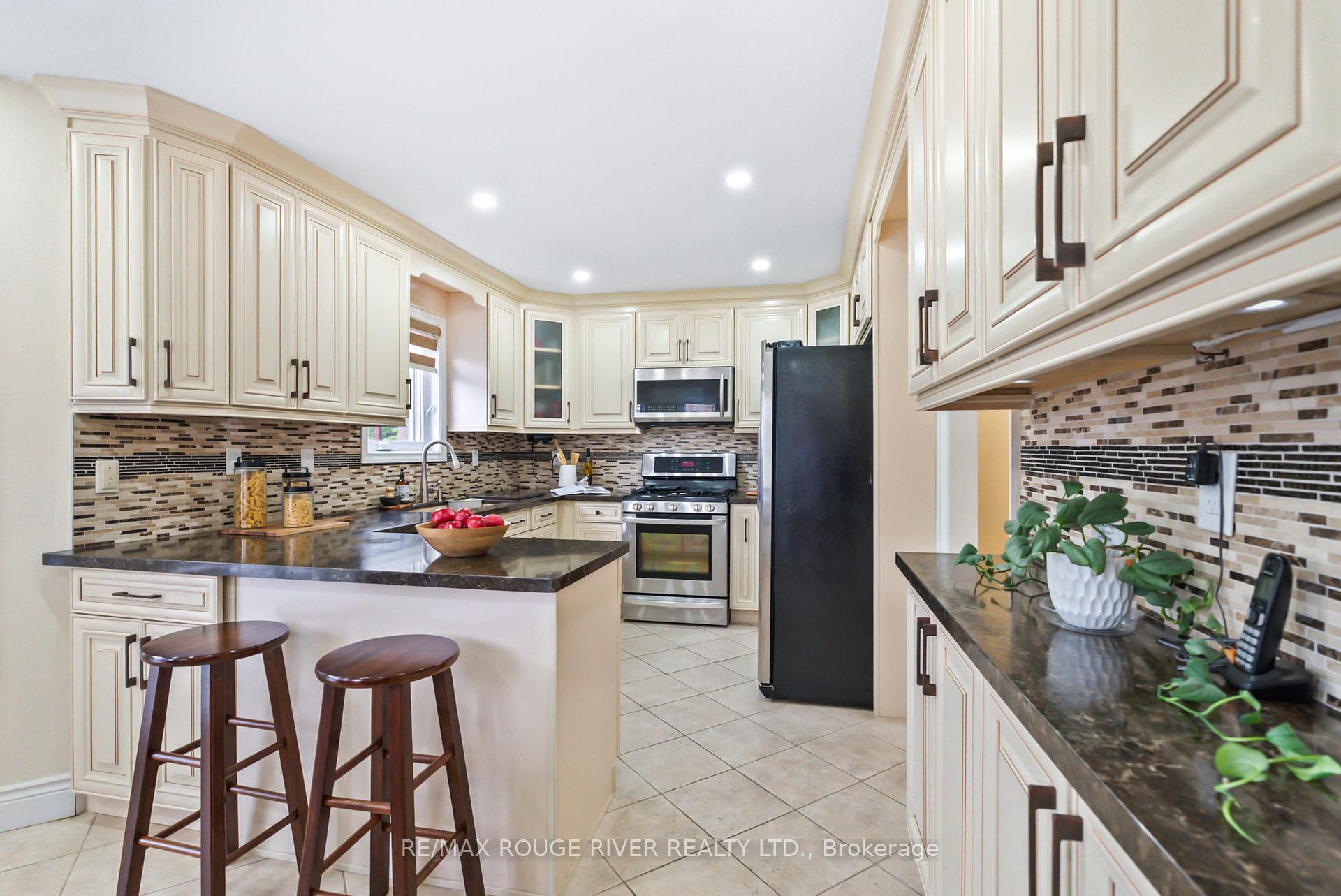Photo 14 of 41 Valleywood Drive, Whitby, Williamsburg — HOMEH