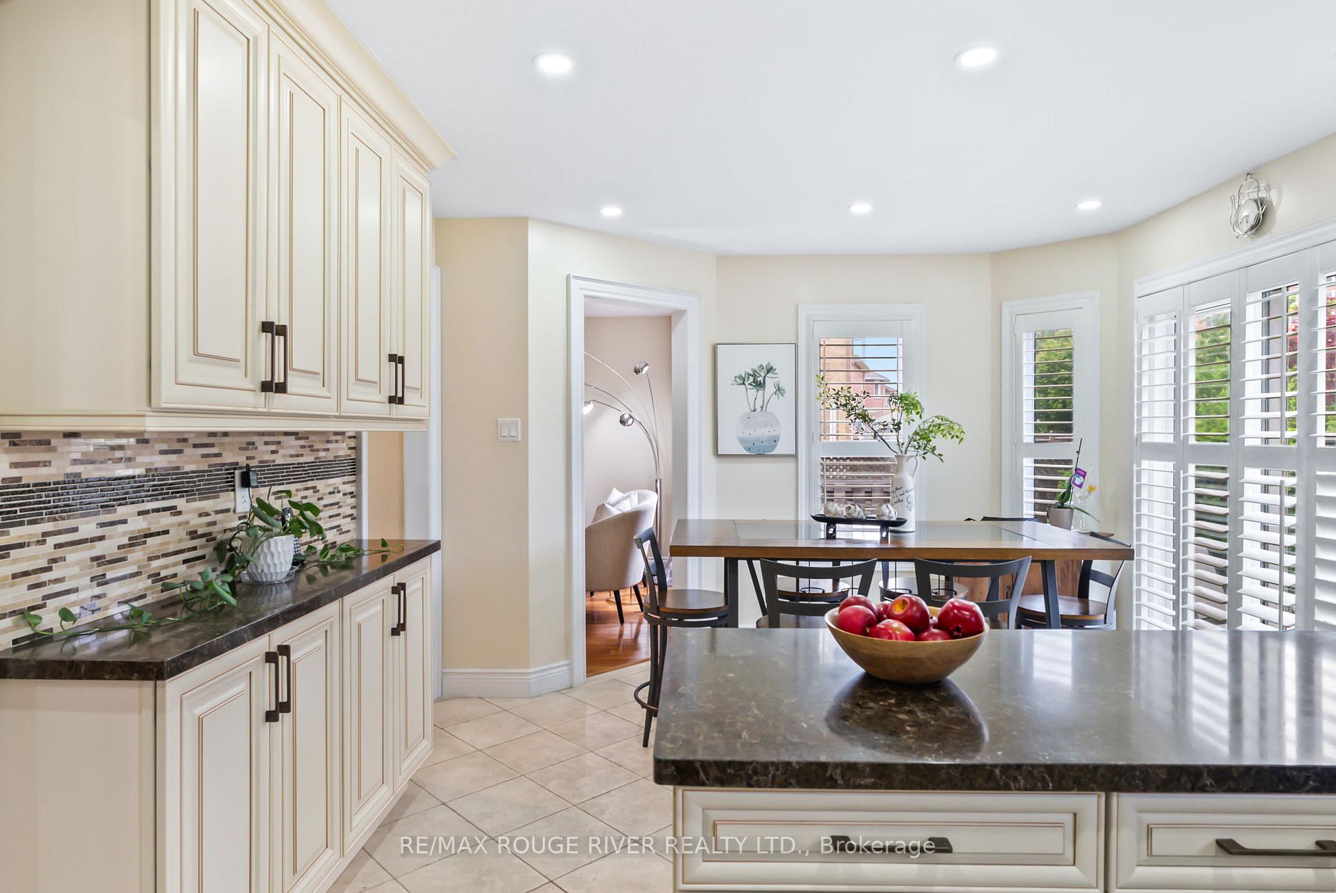 Photo 17 of 41 Valleywood Drive, Whitby, Williamsburg — HOMEH