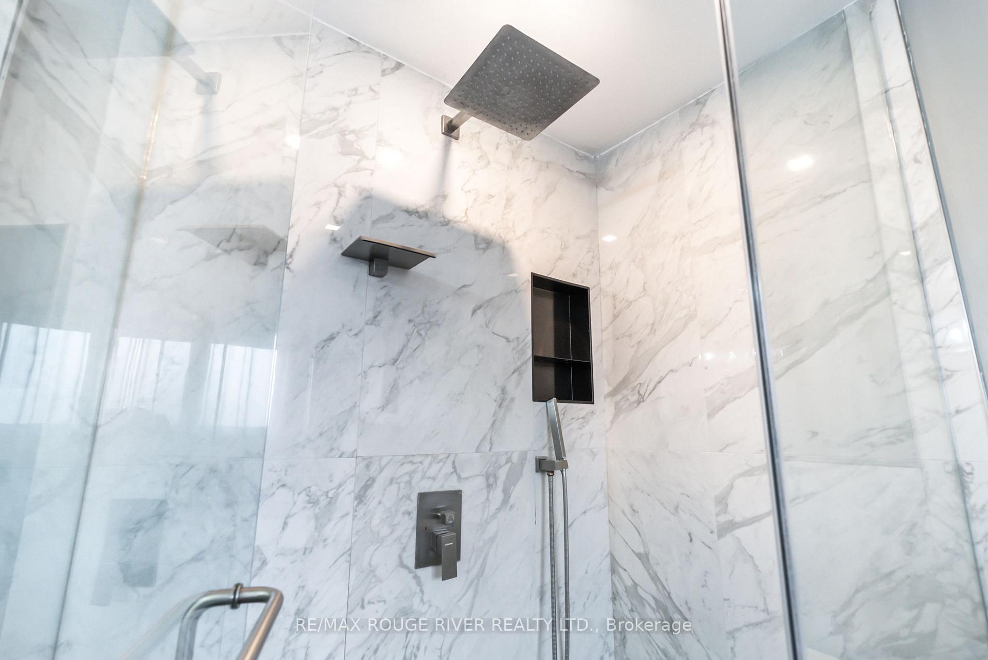 Photo 23 of 41 Valleywood Drive, Whitby, Williamsburg — HOMEH