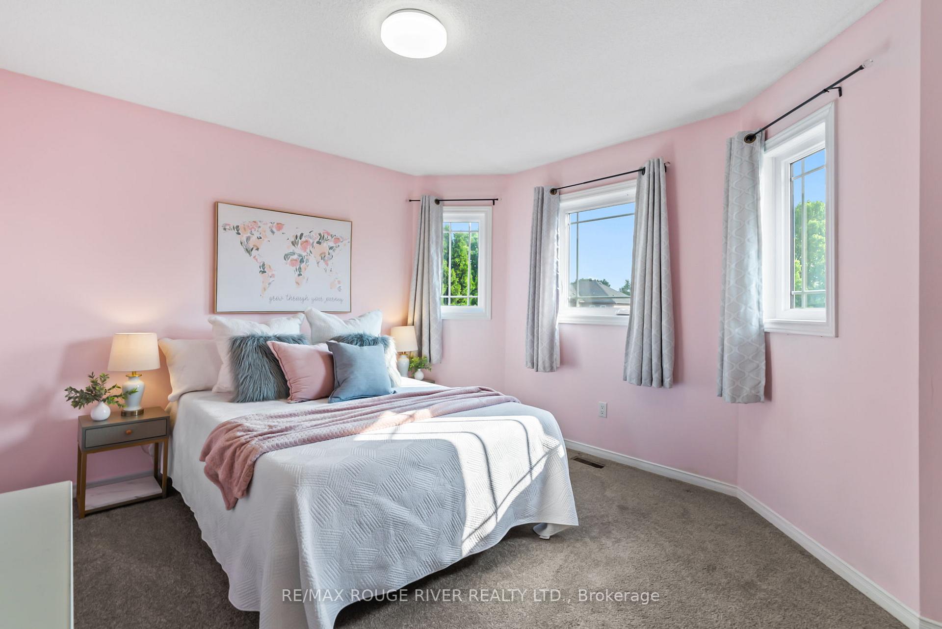 Photo 24 of 41 Valleywood Drive, Whitby, Williamsburg — HOMEH