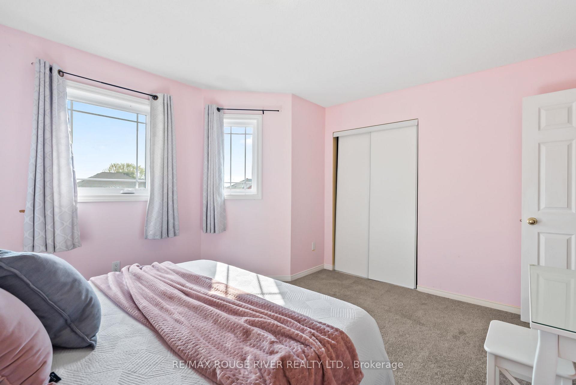Photo 26 of 41 Valleywood Drive, Whitby, Williamsburg — HOMEH