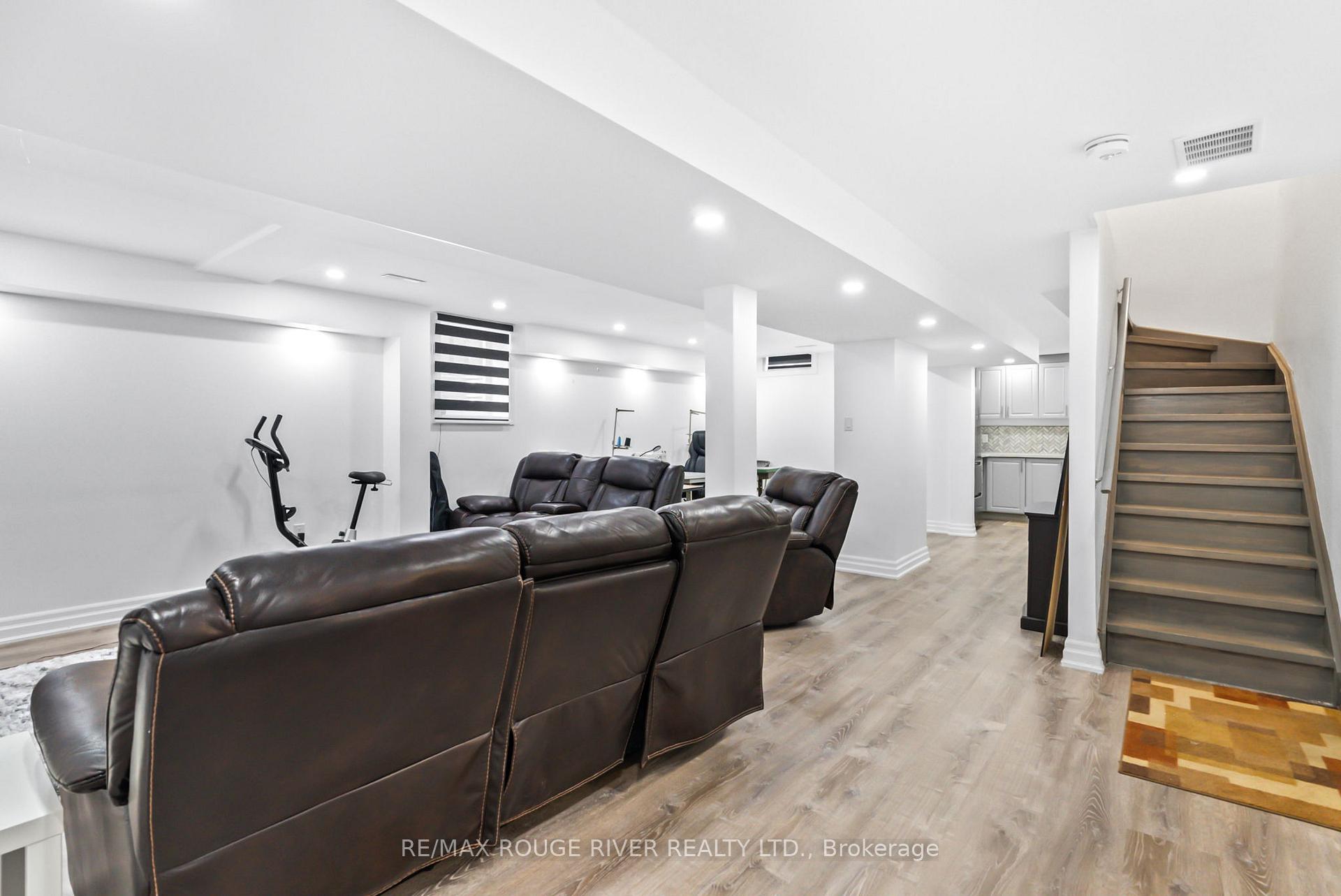 Photo 33 of 41 Valleywood Drive, Whitby, Williamsburg — HOMEH
