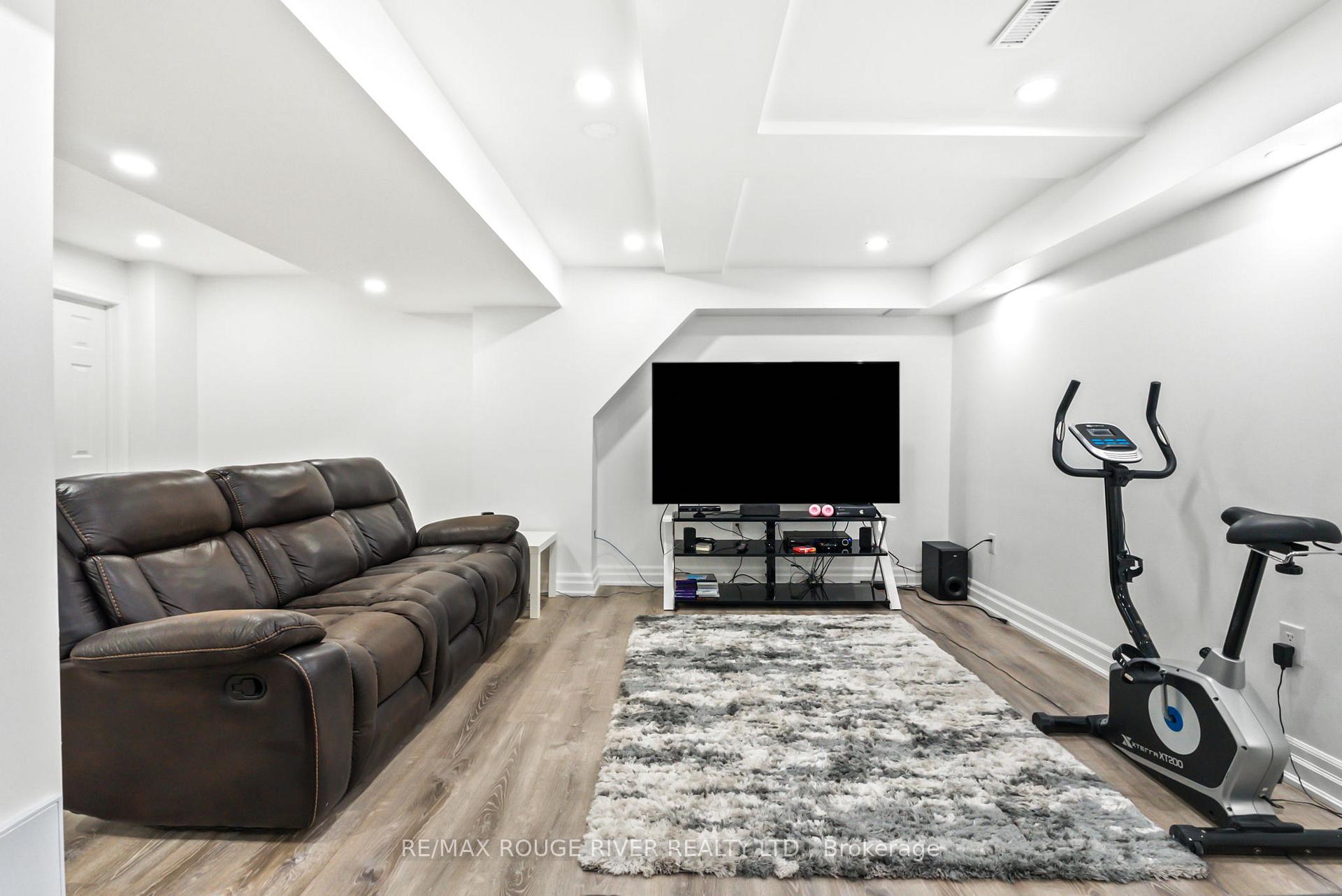 Photo 34 of 41 Valleywood Drive, Whitby, Williamsburg — HOMEH