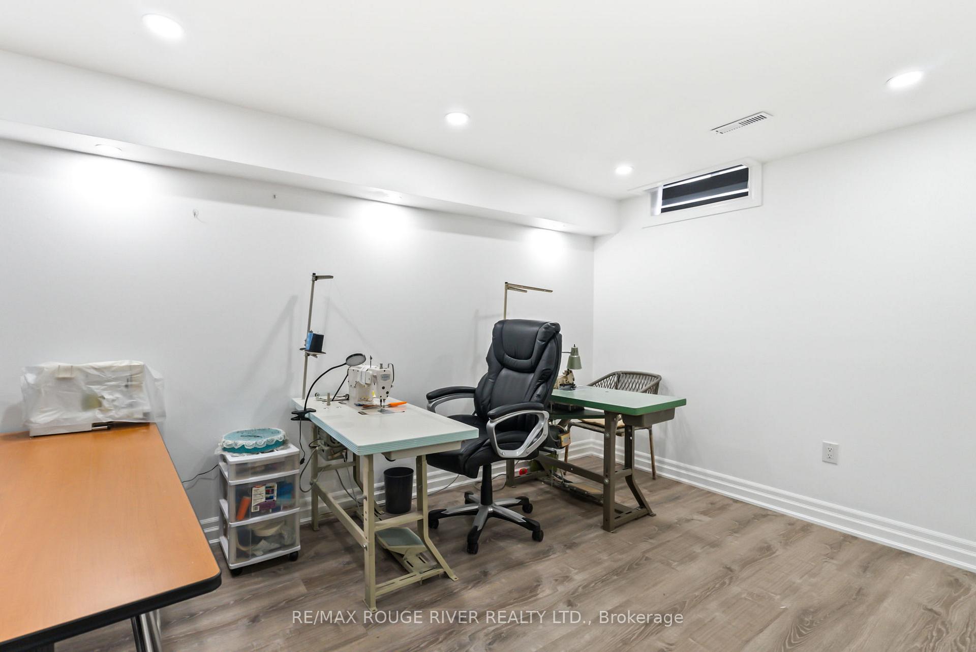 Photo 35 of 41 Valleywood Drive, Whitby, Williamsburg — HOMEH