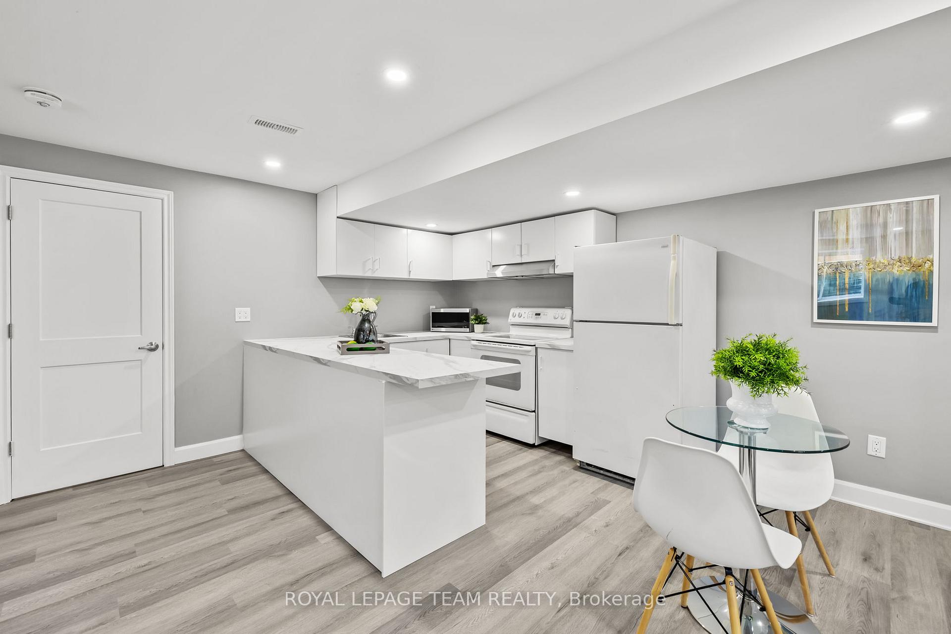 Photo 6 of Unit B, 908 Clarkia Street, Ottawa, Blossom Park/Kemp Park/Findlay Creek — HOMEH