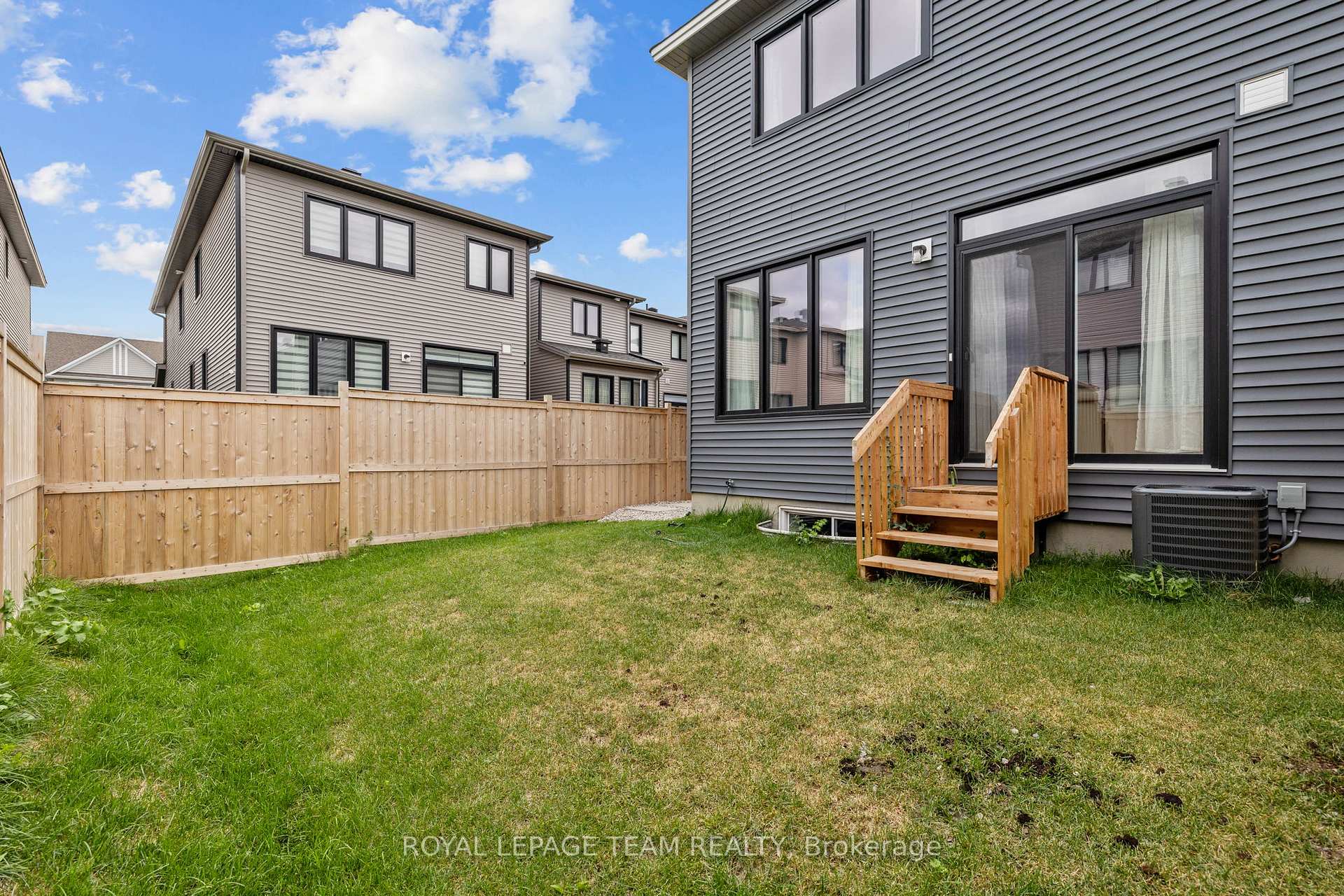 Photo 10 of Unit B, 908 Clarkia Street, Ottawa, Blossom Park/Kemp Park/Findlay Creek — HOMEH
