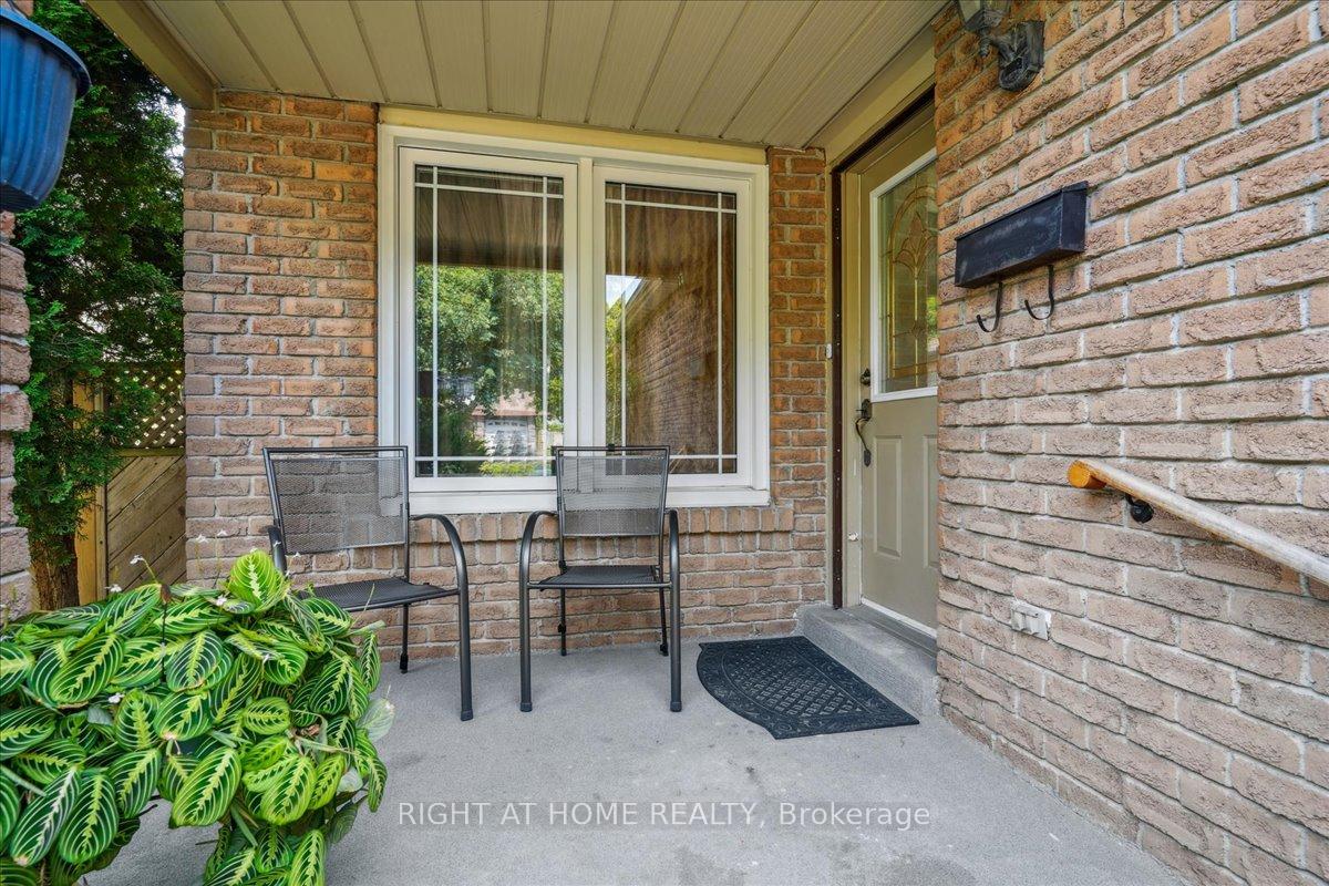 Photo 3 of 35 Millington Crescent, Ajax, Central — HOMEH