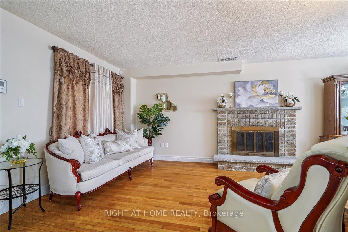 Photo 13 of 35 Millington Crescent, Ajax, Central — HOMEH