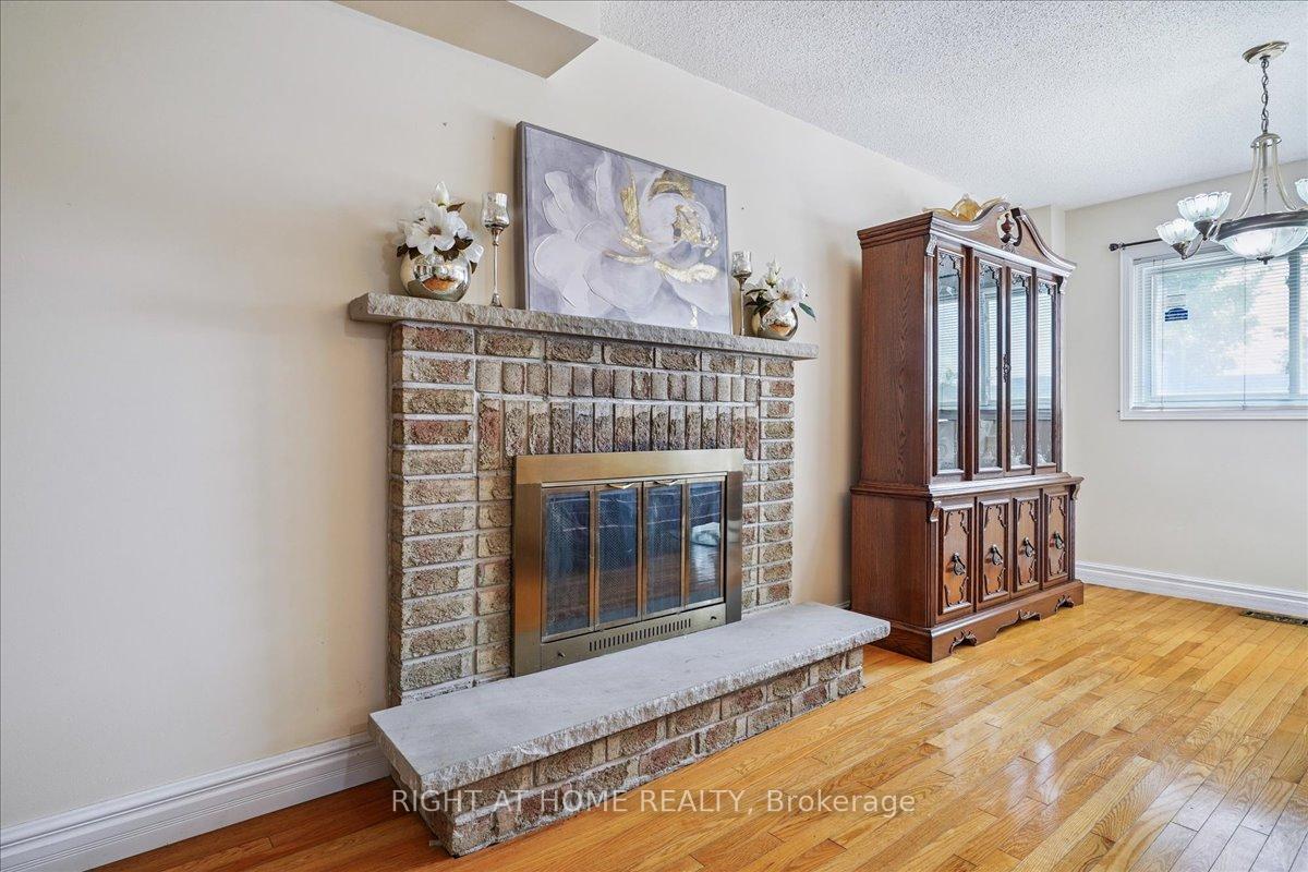 Photo 5 of 35 Millington Crescent, Ajax, Central — HOMEH