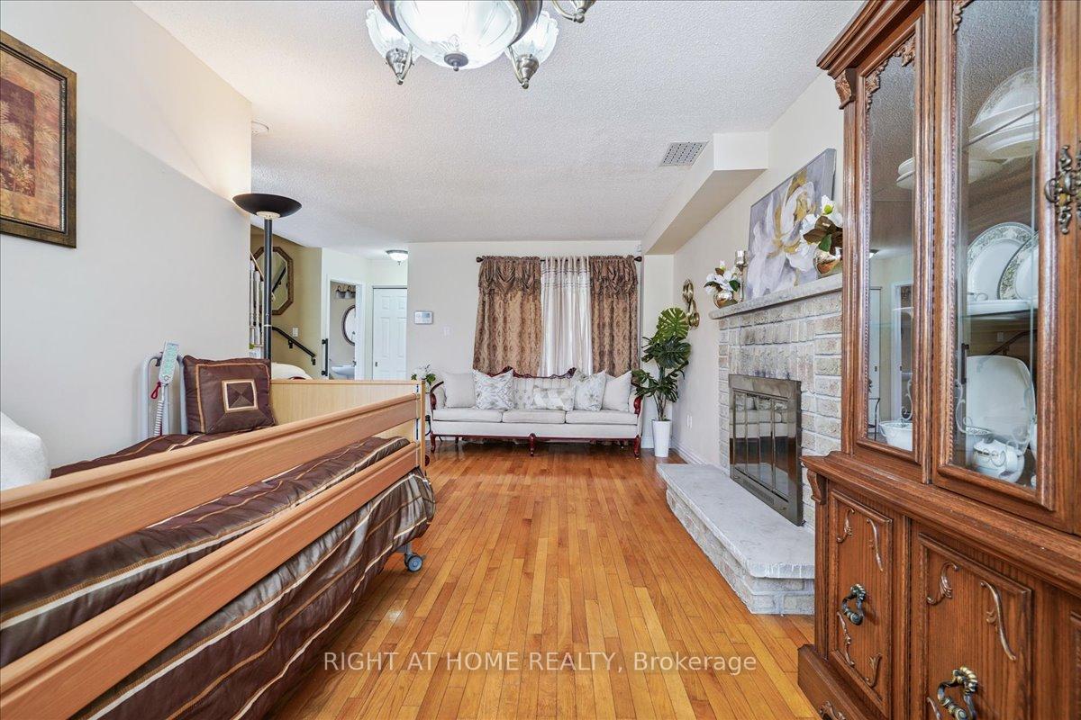 Photo 8 of 35 Millington Crescent, Ajax, Central — HOMEH