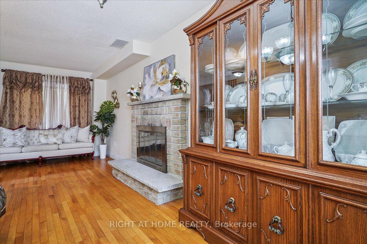 Photo 6 of 35 Millington Crescent, Ajax, Central — HOMEH
