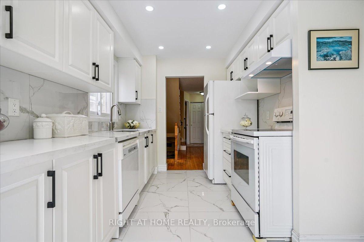 Photo 7 of 35 Millington Crescent, Ajax, Central — HOMEH
