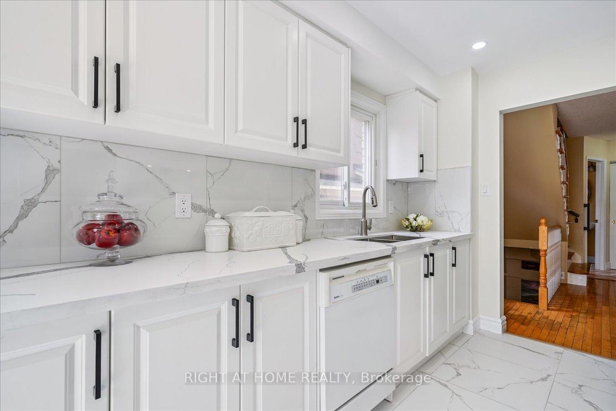 Photo 10 of 35 Millington Crescent, Ajax, Central — HOMEH