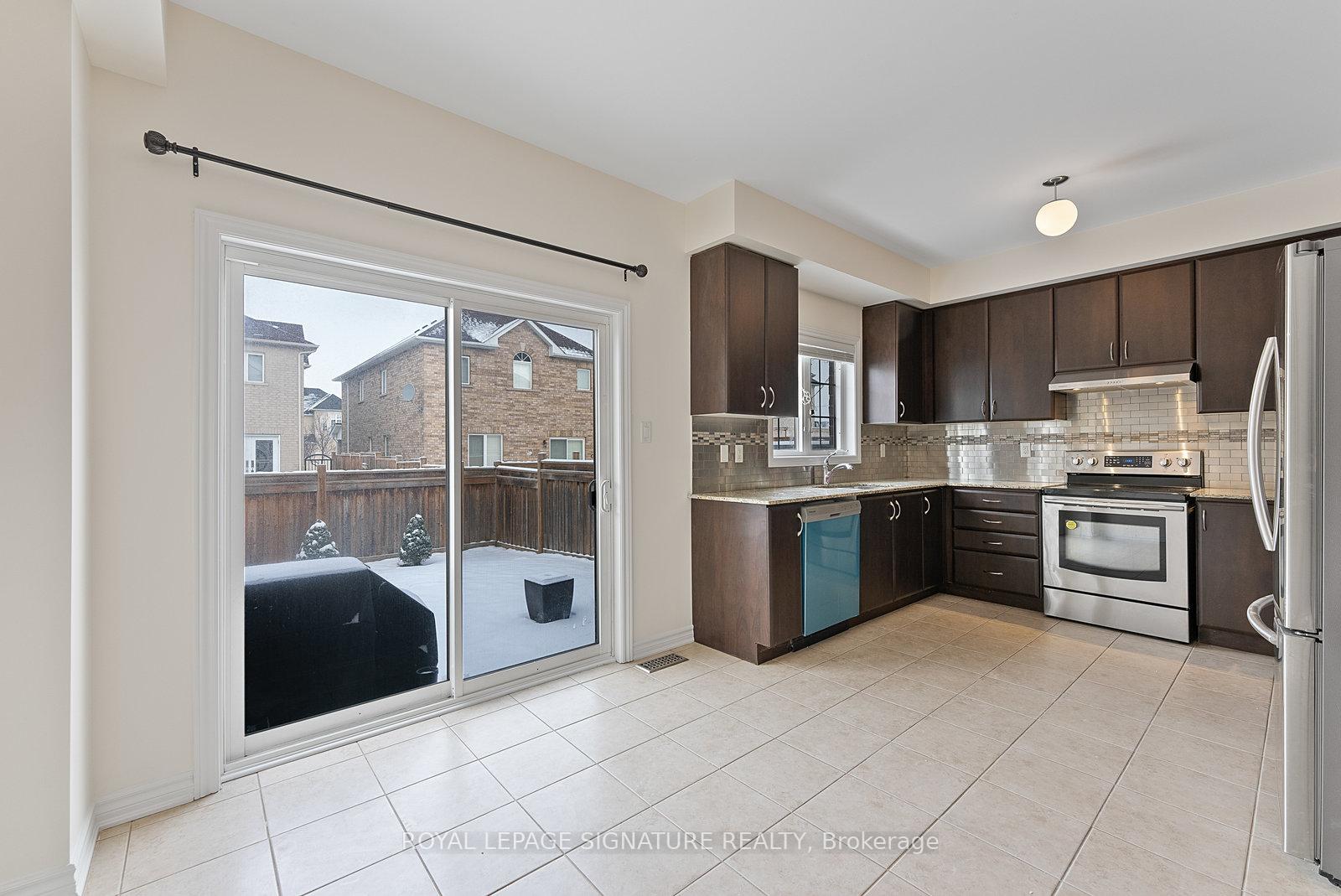 Photo 12 of 8 Zachary Place, Vaughan, Vellore Village — HOMEH