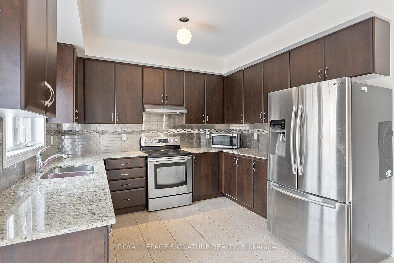 Photo 16 of 8 Zachary Place, Vaughan, Vellore Village — HOMEH