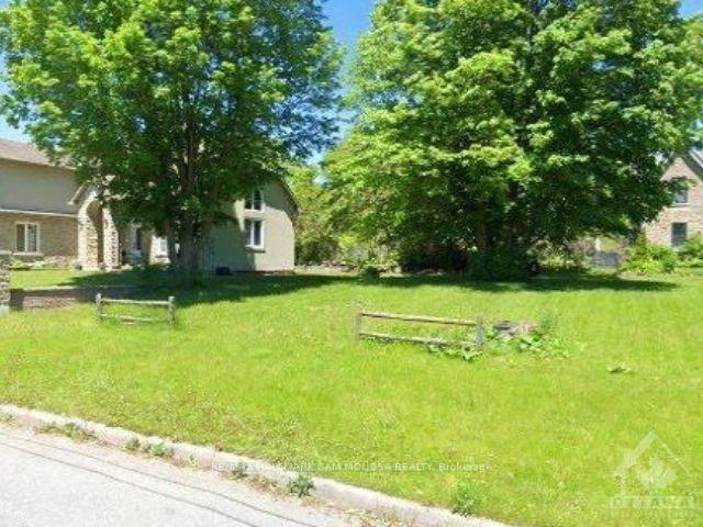 Front of Unit B, 33 Melville Drive