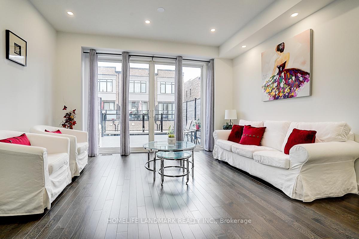 Photo 4 of 165 Salterton Circle, Vaughan, Rural Vaughan — HOMEH