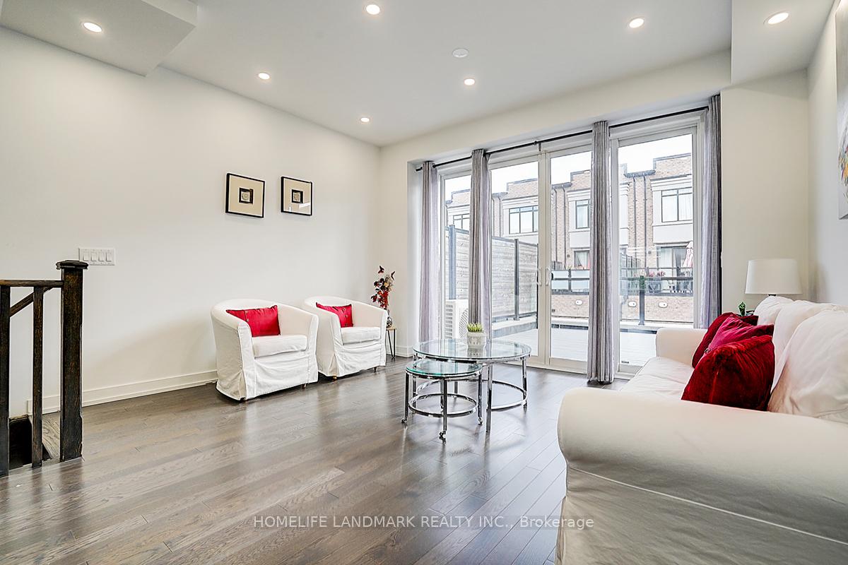 Photo 5 of 165 Salterton Circle, Vaughan, Rural Vaughan — HOMEH