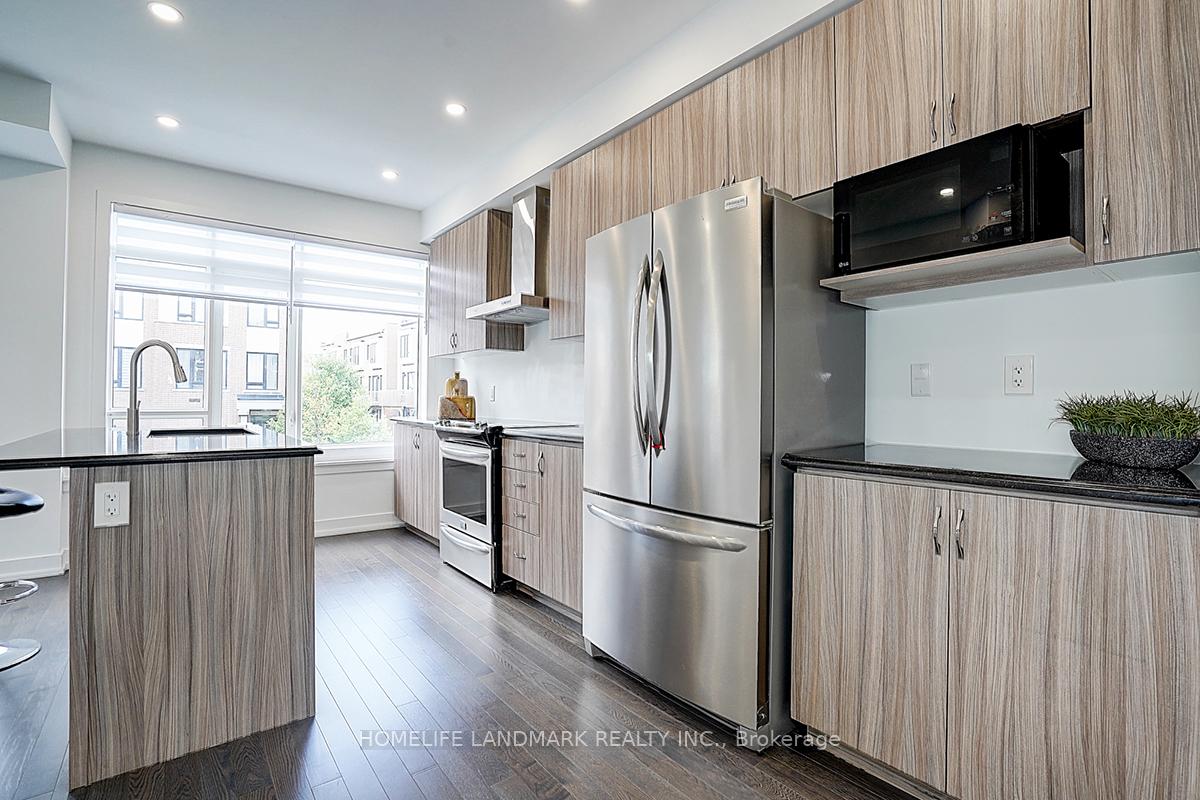 Photo 13 of 165 Salterton Circle, Vaughan, Rural Vaughan — HOMEH