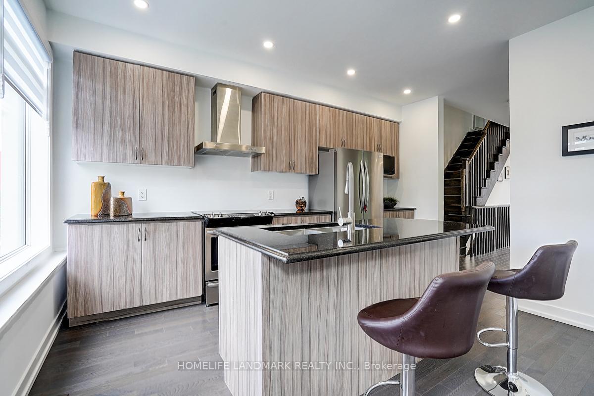 Photo 15 of 165 Salterton Circle, Vaughan, Rural Vaughan — HOMEH