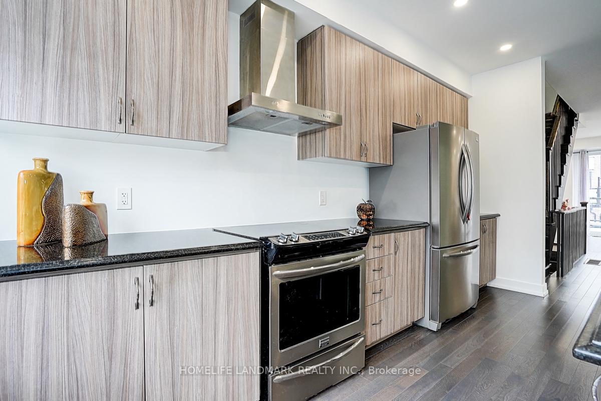 Photo 16 of 165 Salterton Circle, Vaughan, Rural Vaughan — HOMEH