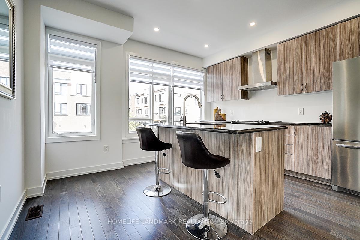 Photo 18 of 165 Salterton Circle, Vaughan, Rural Vaughan — HOMEH