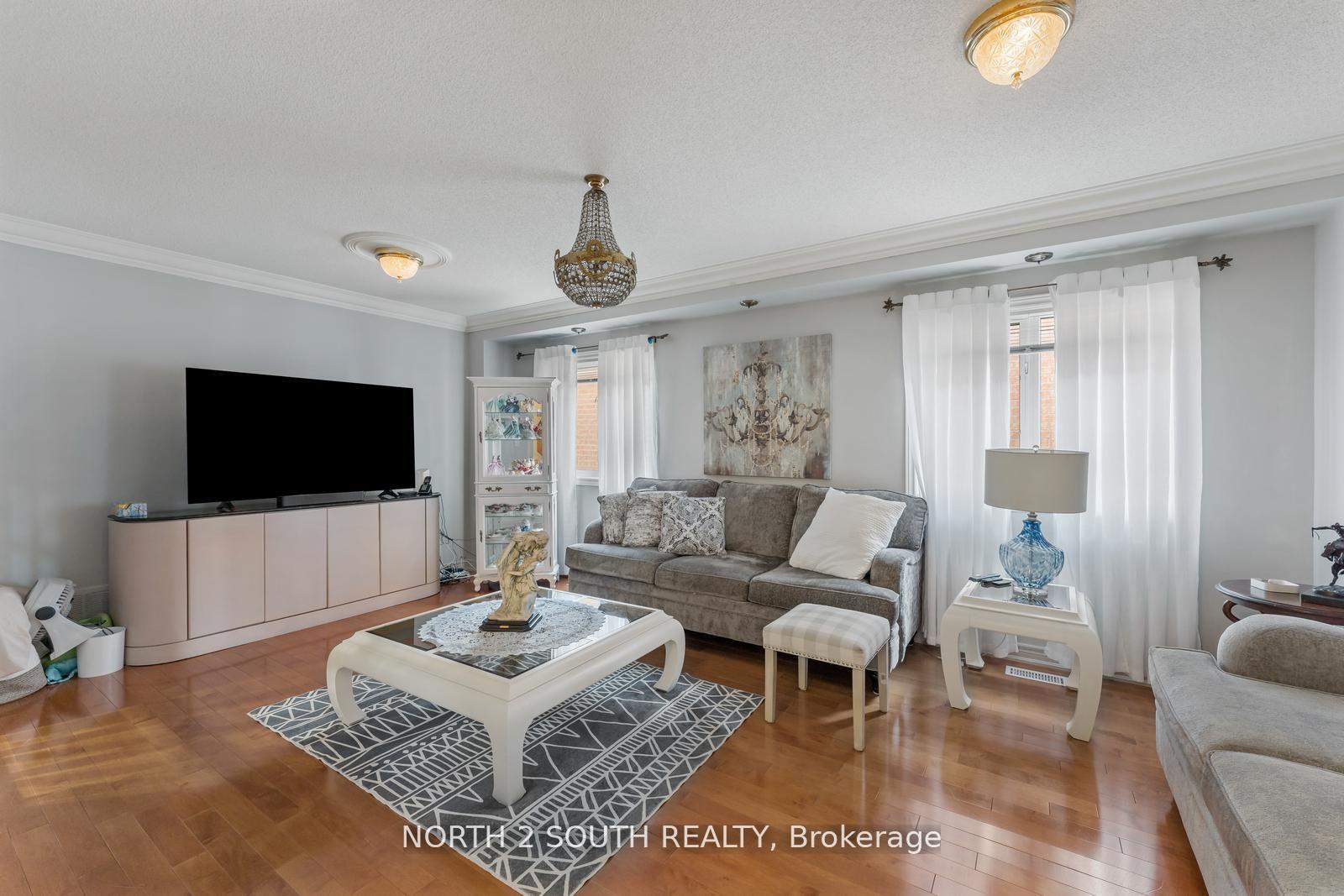 Photo 8 of 121 Royal Pine Avenue, Vaughan, Sonoma Heights — HOMEH