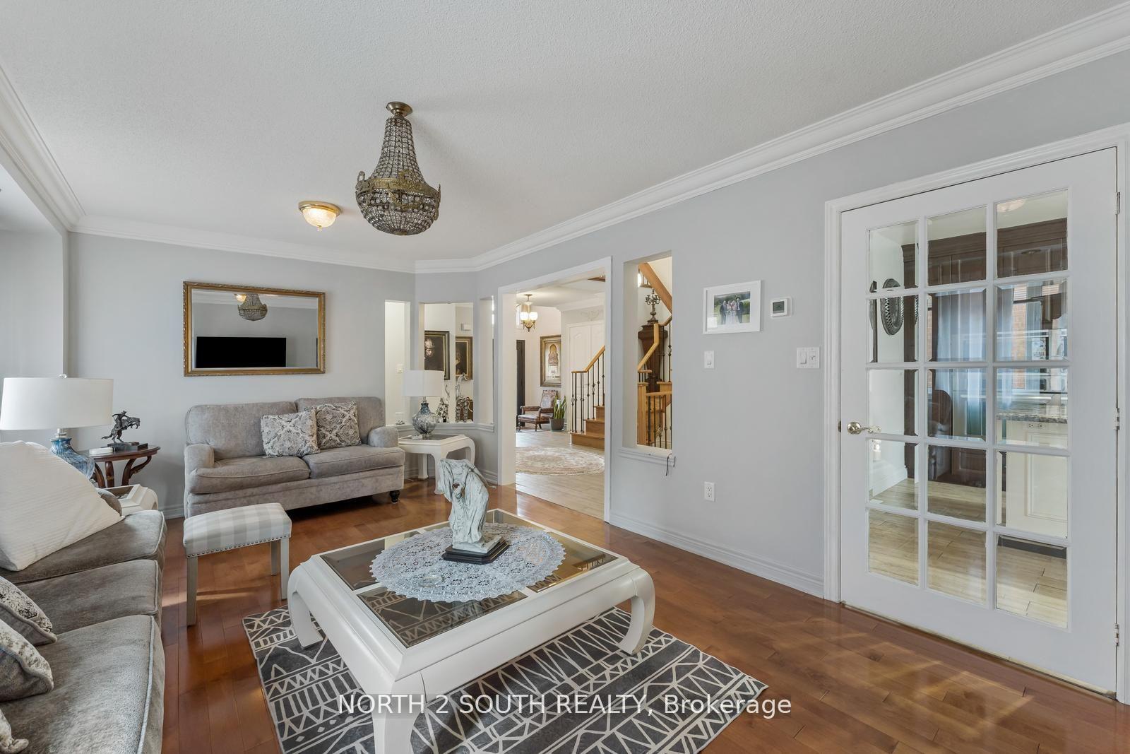 Photo 9 of 121 Royal Pine Avenue, Vaughan, Sonoma Heights — HOMEH