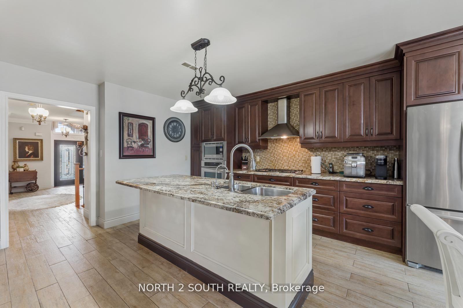 Photo 11 of 121 Royal Pine Avenue, Vaughan, Sonoma Heights — HOMEH