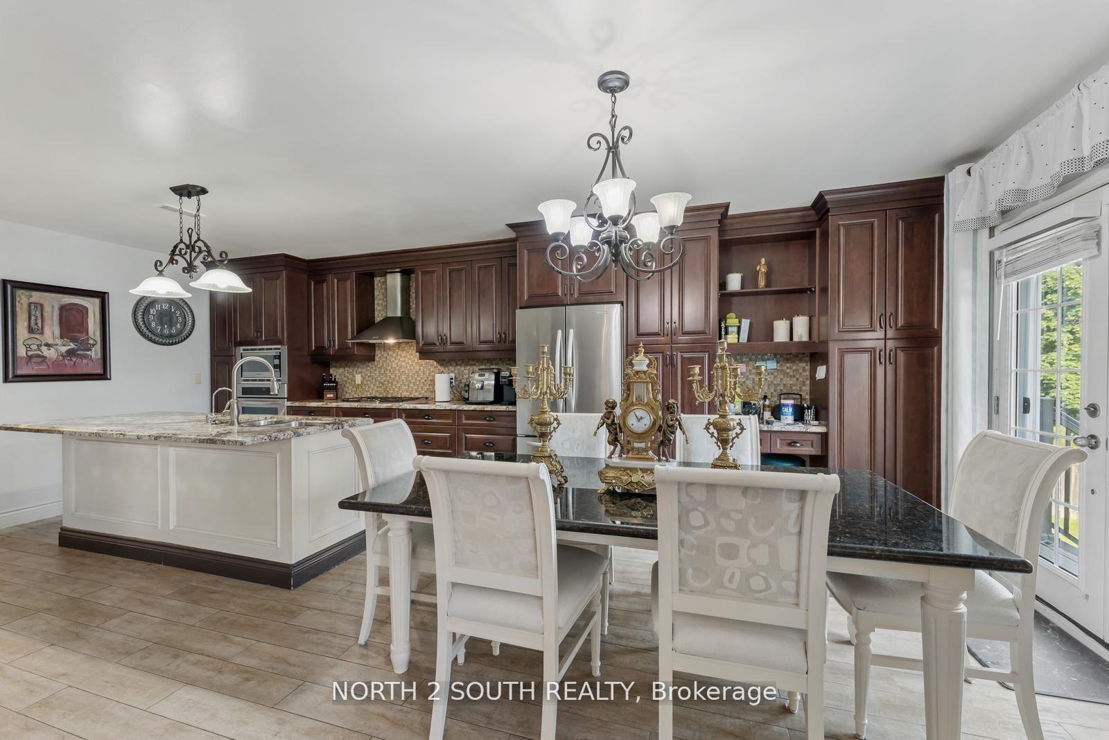Photo 12 of 121 Royal Pine Avenue, Vaughan, Sonoma Heights — HOMEH