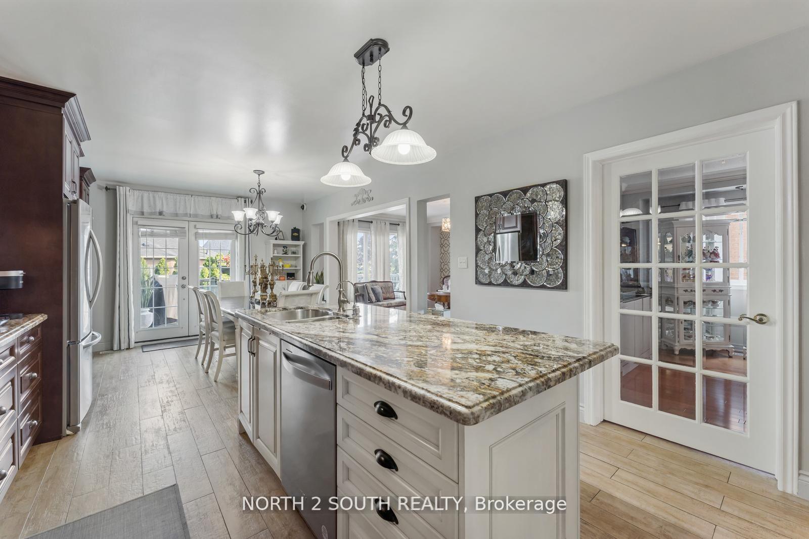 Photo 13 of 121 Royal Pine Avenue, Vaughan, Sonoma Heights — HOMEH