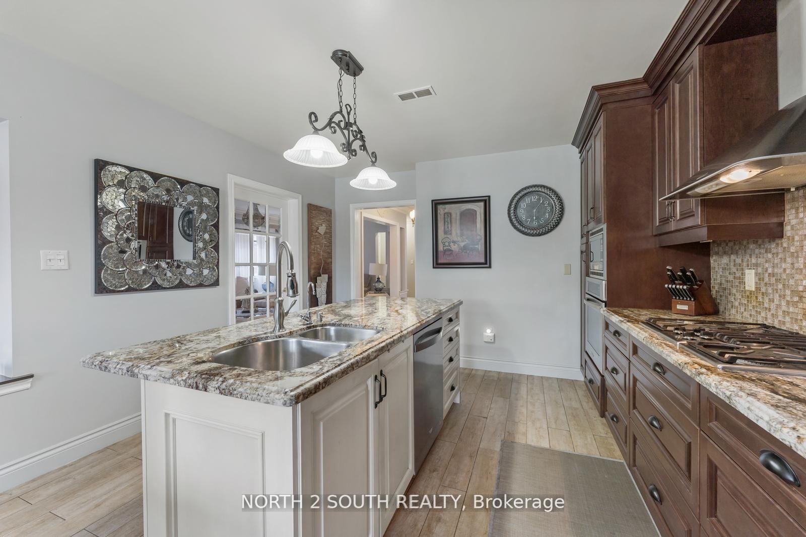Photo 14 of 121 Royal Pine Avenue, Vaughan, Sonoma Heights — HOMEH