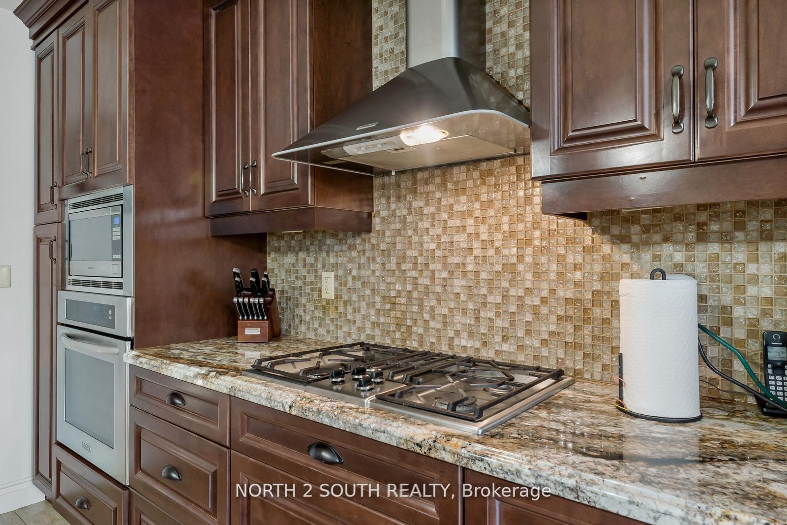 Photo 18 of 121 Royal Pine Avenue, Vaughan, Sonoma Heights — HOMEH