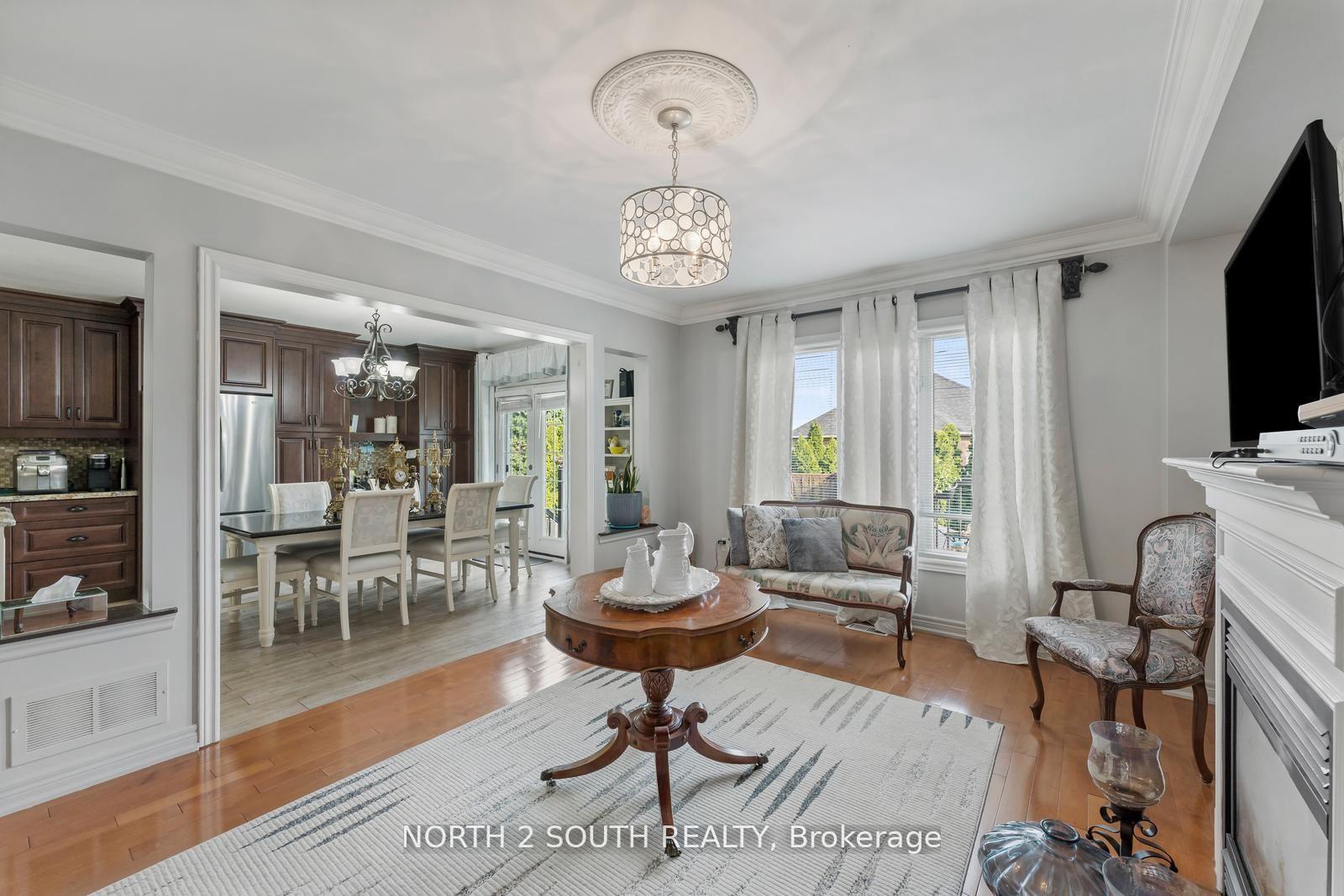 Photo 21 of 121 Royal Pine Avenue, Vaughan, Sonoma Heights — HOMEH