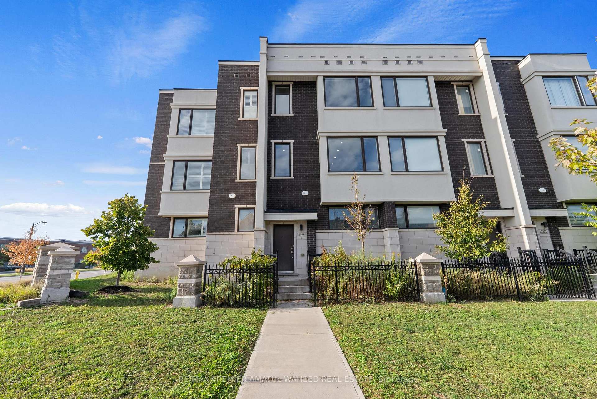 Photo 2 of 3928 Major Mackenzie Drive, Vaughan, Vellore Village — HOMEH