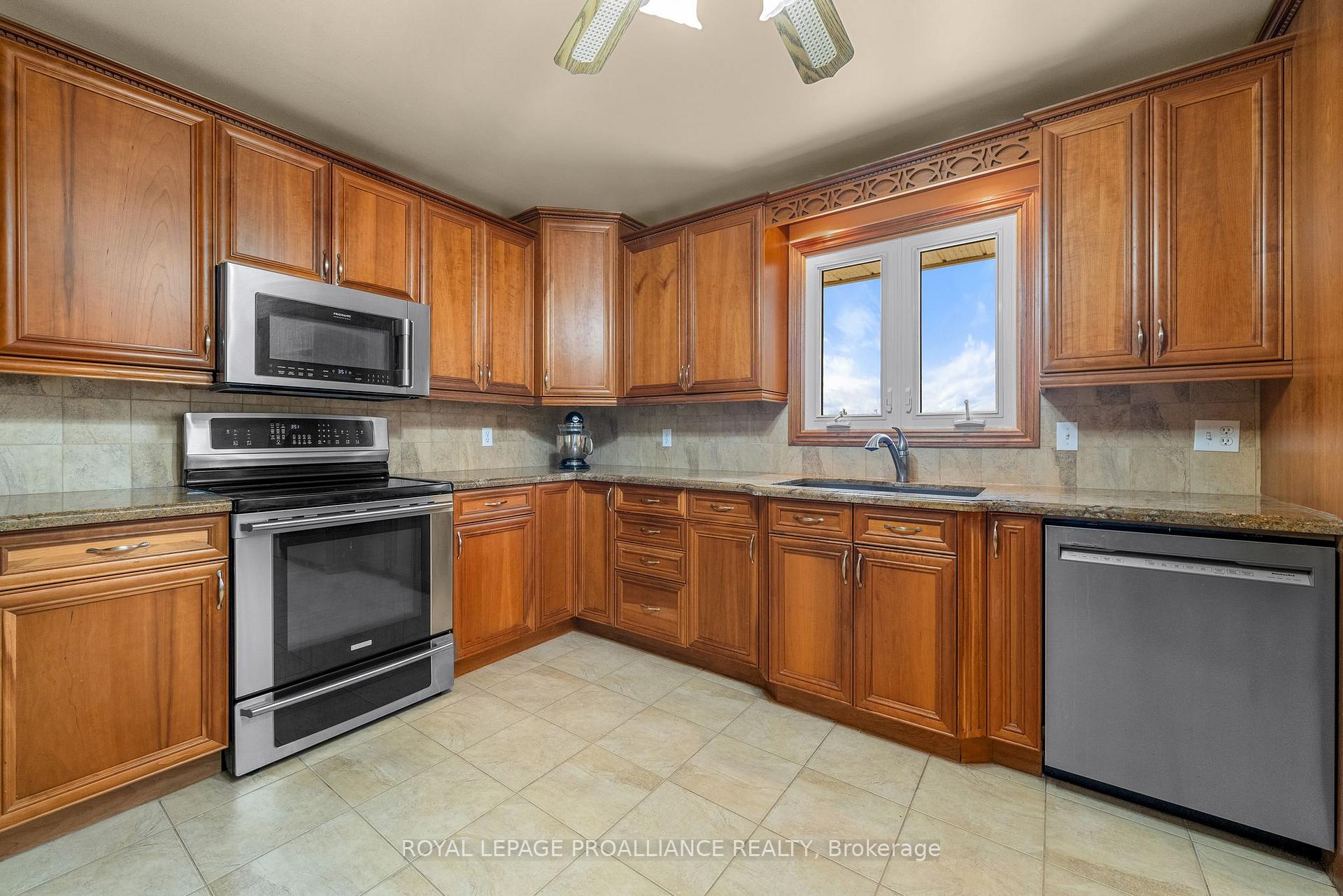 Photo 17 of 3286 County Rd 3, Prince Edward County, Ameliasburg Ward — HOMEH